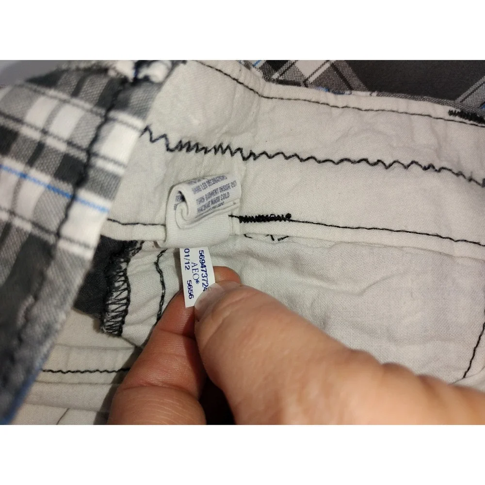 American Eagle‎ Mens Shorts Longer Length Size 28 Gray Plaid All Cotton 11in